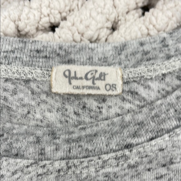 Brandy Melville / John Galt Gray 'Peachy' embroidered T-Shirt size OS - Picture 5 of 6